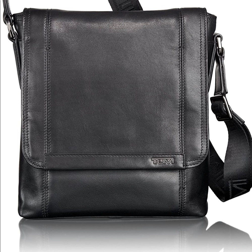 TUMI leather messenger bag like new condition
